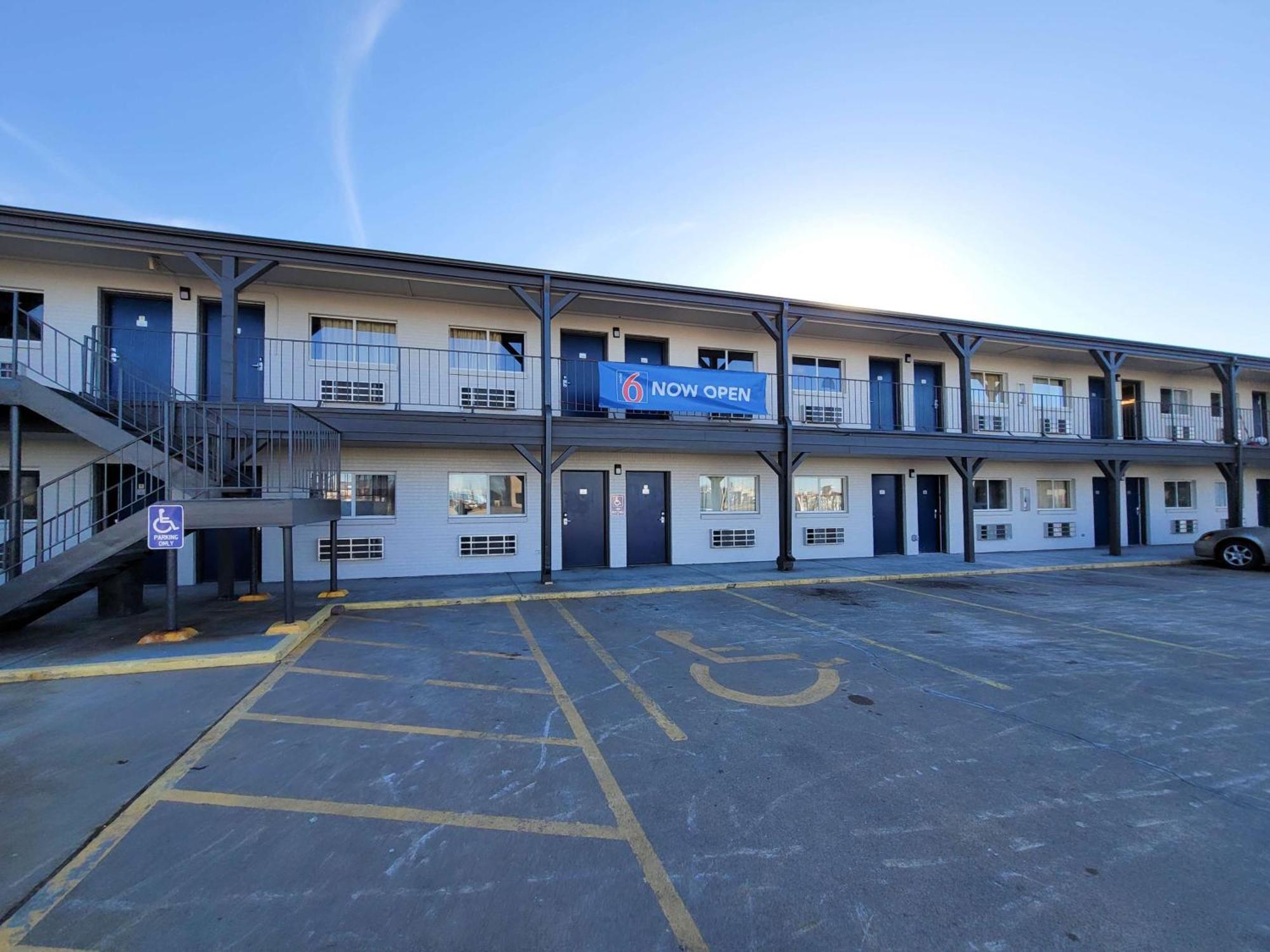 Motel 6 Wichita Ks South I35 Bagian luar foto