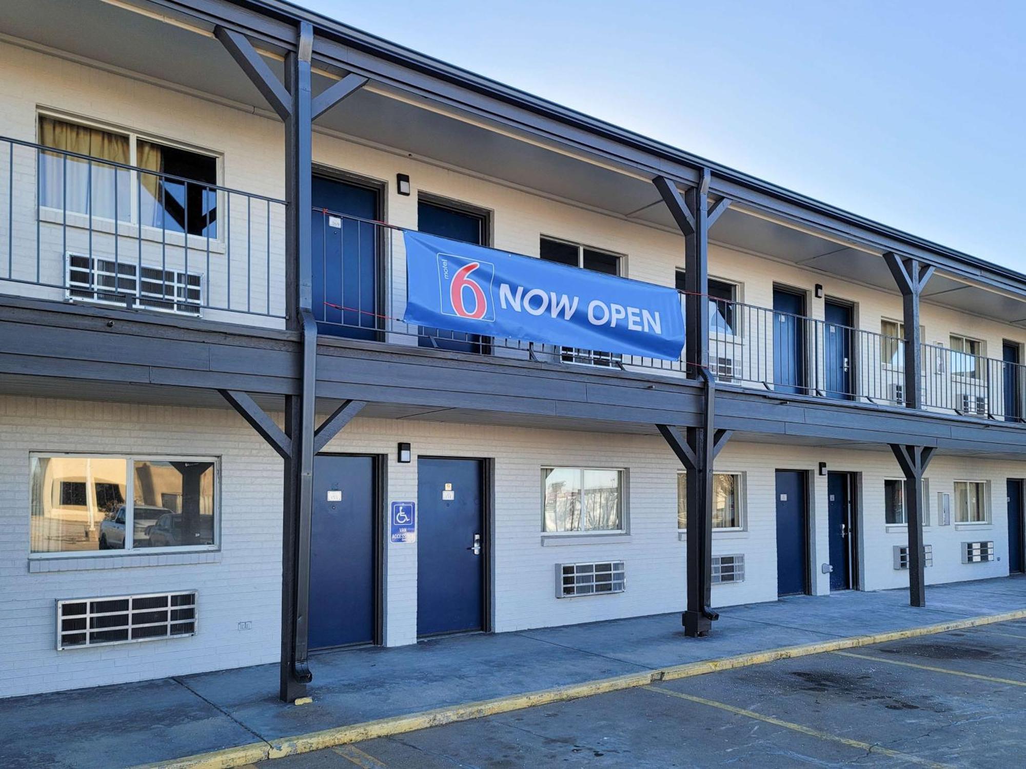 Motel 6 Wichita Ks South I35 Bagian luar foto